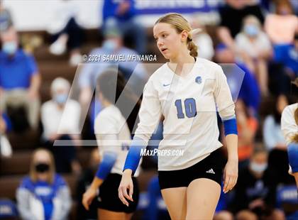 Thumbnail 3 in Fremont vs. Lincoln East photogallery.
