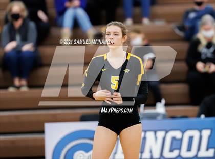 Thumbnail 3 in Fremont vs. Lincoln East photogallery.