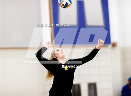 Thumbnail 3 in Fremont vs. Lincoln East photogallery.