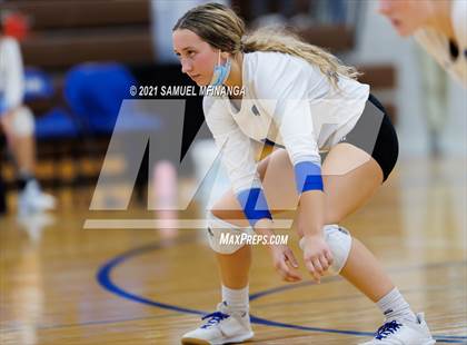 Thumbnail 2 in Fremont vs. Lincoln East photogallery.