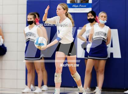 Thumbnail 2 in Fremont vs. Lincoln East photogallery.