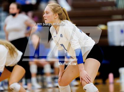 Thumbnail 2 in Fremont vs. Lincoln East photogallery.