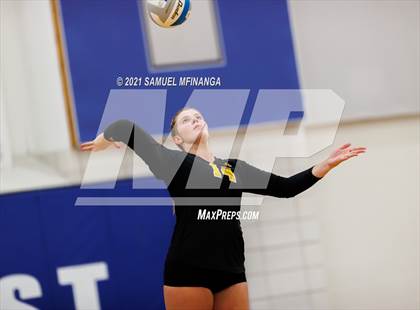 Thumbnail 2 in Fremont vs. Lincoln East photogallery.