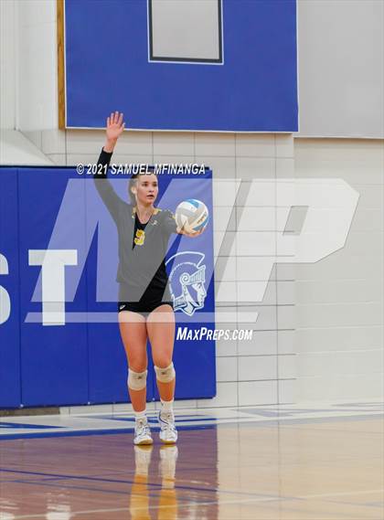 Thumbnail 3 in Fremont vs. Lincoln East photogallery.