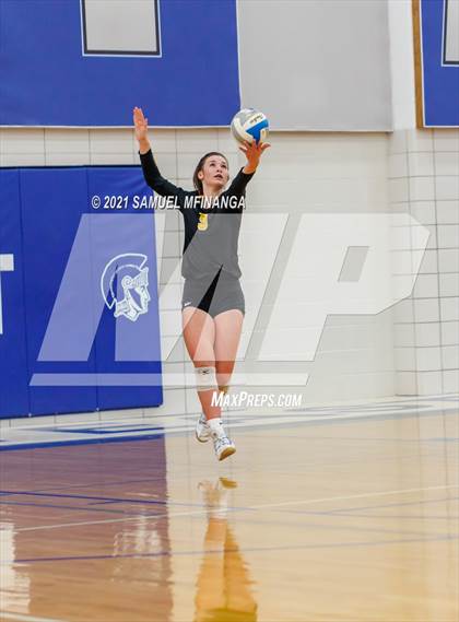 Thumbnail 2 in Fremont vs. Lincoln East photogallery.