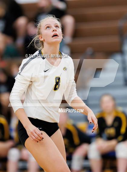 Thumbnail 1 in Fremont vs. Lincoln East photogallery.