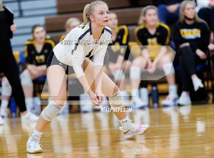 Thumbnail 1 in Fremont vs. Lincoln East photogallery.