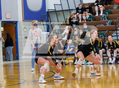 Thumbnail 3 in Fremont vs. Lincoln East photogallery.