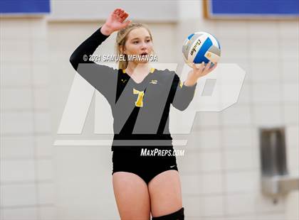 Thumbnail 2 in Fremont vs. Lincoln East photogallery.