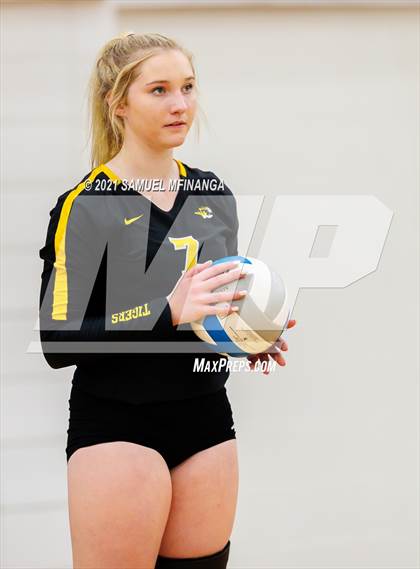 Thumbnail 1 in Fremont vs. Lincoln East photogallery.
