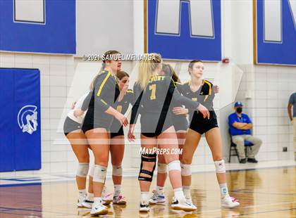 Thumbnail 3 in Fremont vs. Lincoln East photogallery.