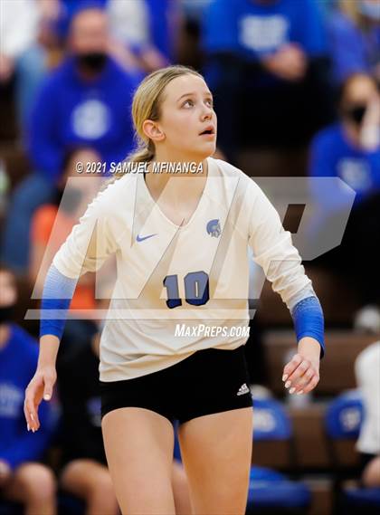 Thumbnail 2 in Fremont vs. Lincoln East photogallery.