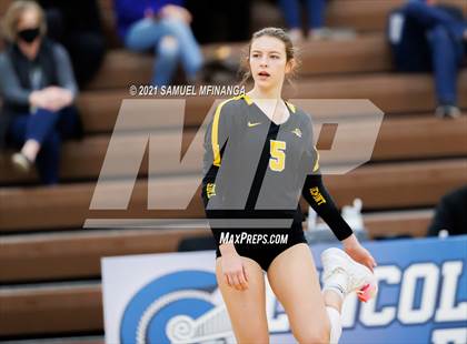 Thumbnail 1 in Fremont vs. Lincoln East photogallery.