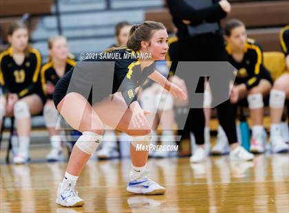 Thumbnail 3 in Fremont vs. Lincoln East photogallery.