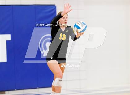 Thumbnail 1 in Fremont vs. Lincoln East photogallery.