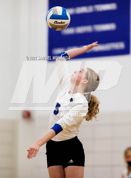 Thumbnail 2 in Fremont vs. Lincoln East photogallery.