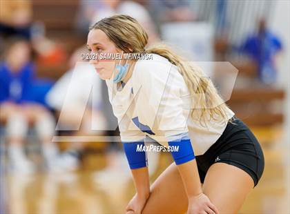 Thumbnail 3 in Fremont vs. Lincoln East photogallery.