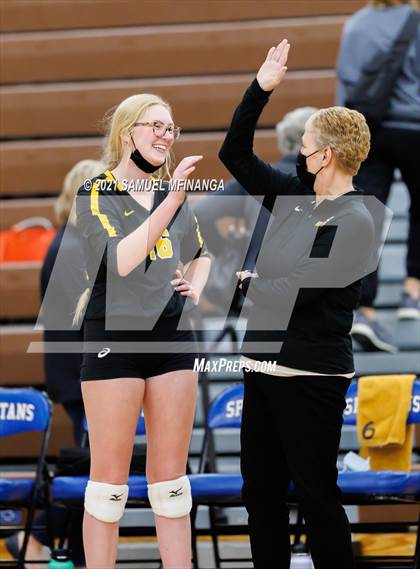 Thumbnail 3 in Fremont vs. Lincoln East photogallery.