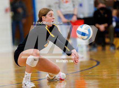 Thumbnail 2 in Fremont vs. Lincoln East photogallery.