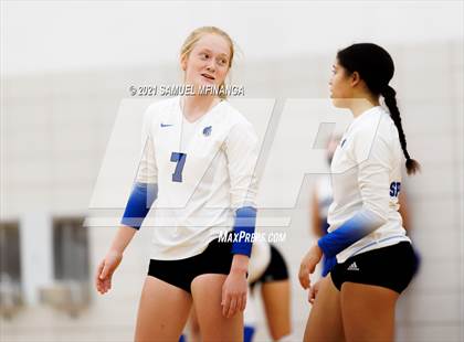 Thumbnail 2 in Fremont vs. Lincoln East photogallery.