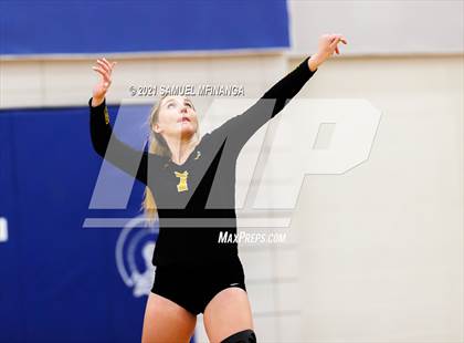 Thumbnail 1 in Fremont vs. Lincoln East photogallery.
