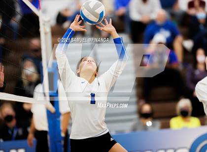 Thumbnail 3 in Fremont vs. Lincoln East photogallery.