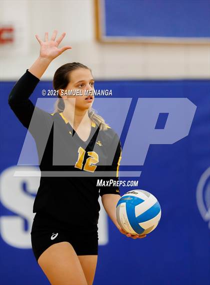 Thumbnail 2 in Fremont vs. Lincoln East photogallery.