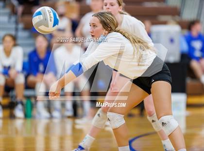 Thumbnail 1 in Fremont vs. Lincoln East photogallery.