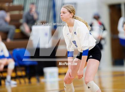 Thumbnail 2 in Fremont vs. Lincoln East photogallery.