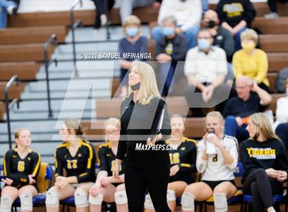 Thumbnail 3 in Fremont vs. Lincoln East photogallery.
