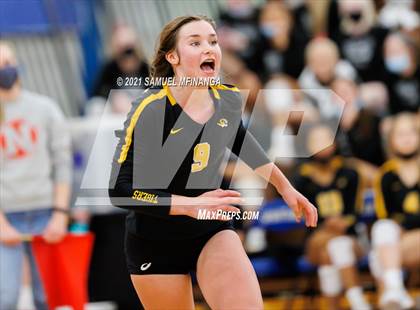 Thumbnail 3 in Fremont vs. Lincoln East photogallery.