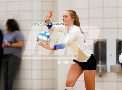 Thumbnail 1 in Fremont vs. Lincoln East photogallery.