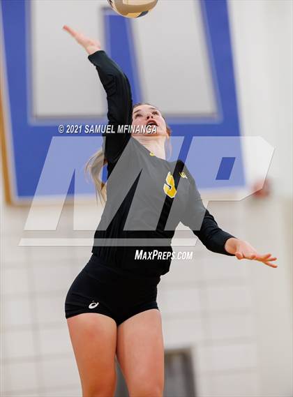 Thumbnail 1 in Fremont vs. Lincoln East photogallery.