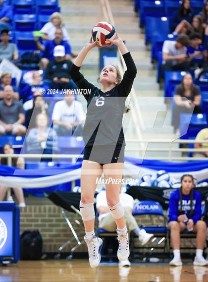 Thumbnail 1 in DasCHE @ Nolan Catholic photogallery.