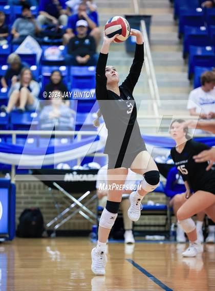 Thumbnail 3 in DasCHE @ Nolan Catholic photogallery.