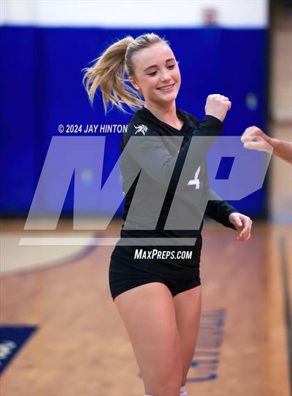 Thumbnail 3 in DasCHE @ Nolan Catholic photogallery.