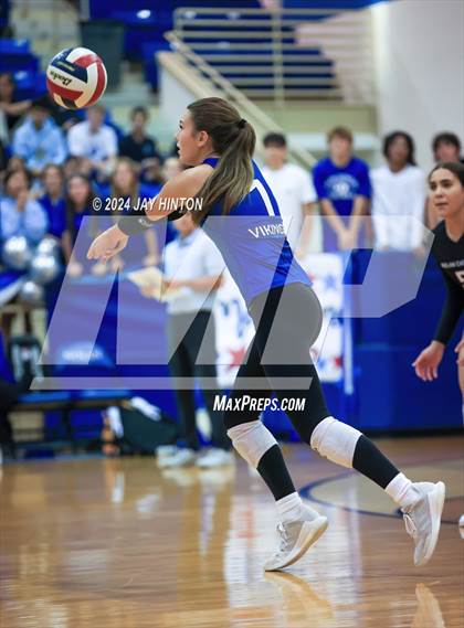 Thumbnail 3 in DasCHE @ Nolan Catholic photogallery.
