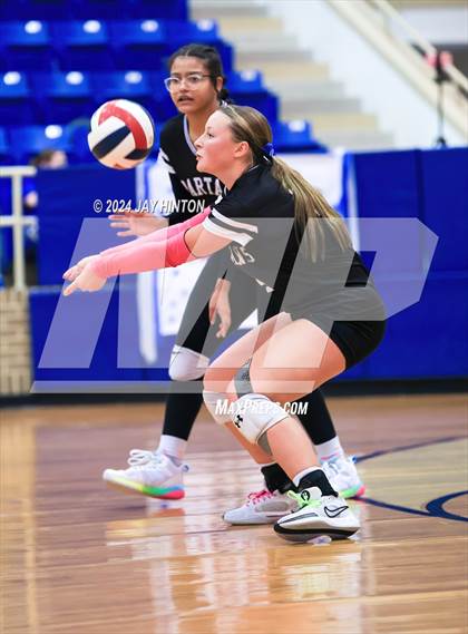 Thumbnail 3 in DasCHE @ Nolan Catholic photogallery.