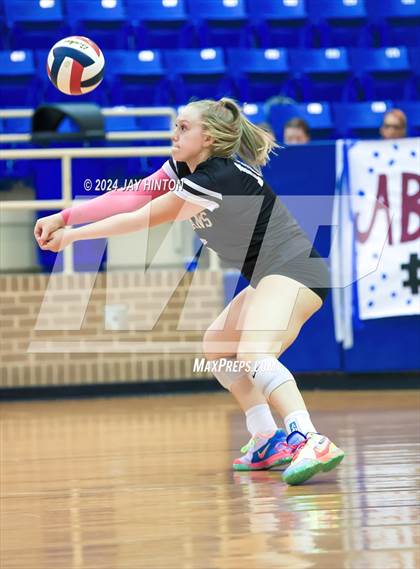 Thumbnail 1 in DasCHE @ Nolan Catholic photogallery.