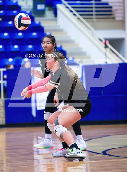 Thumbnail 1 in DasCHE @ Nolan Catholic photogallery.
