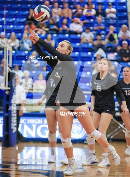 Thumbnail 2 in DasCHE @ Nolan Catholic photogallery.