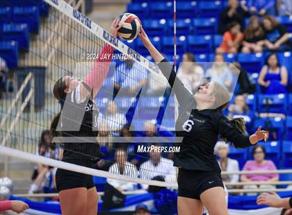 Thumbnail 1 in DasCHE @ Nolan Catholic photogallery.