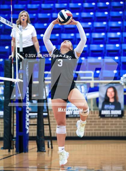 Thumbnail 1 in DasCHE @ Nolan Catholic photogallery.