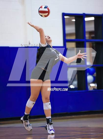 Thumbnail 1 in DasCHE @ Nolan Catholic photogallery.