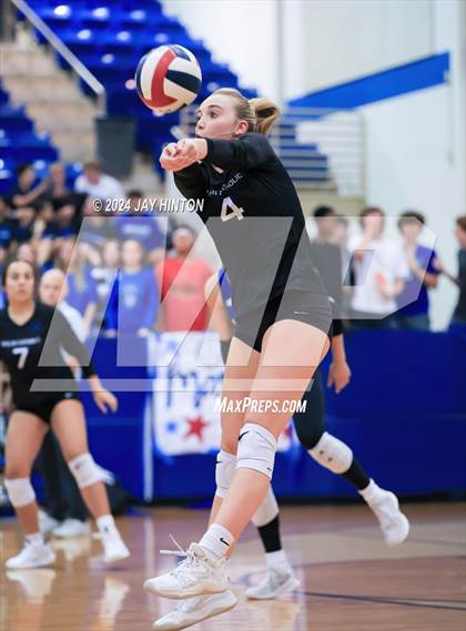 Thumbnail 3 in DasCHE @ Nolan Catholic photogallery.