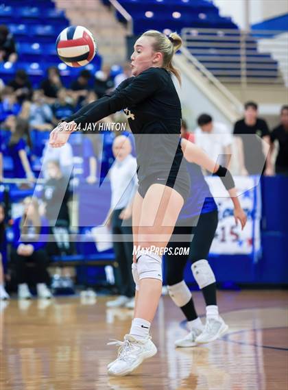 Thumbnail 1 in DasCHE @ Nolan Catholic photogallery.