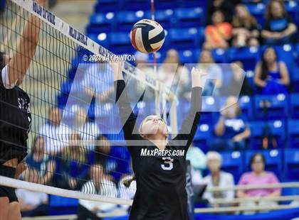 Thumbnail 1 in DasCHE @ Nolan Catholic photogallery.