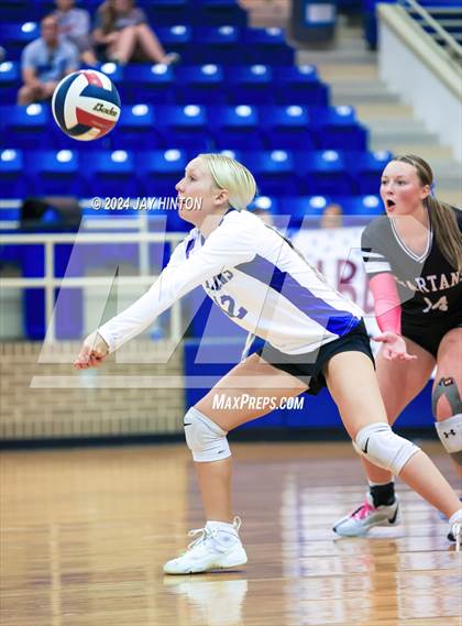 Thumbnail 1 in DasCHE @ Nolan Catholic photogallery.