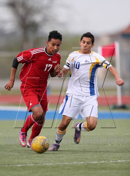 Thumbnail 2 in Del Valle vs. Pflugerville photogallery.