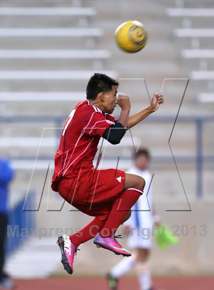 Thumbnail 3 in Del Valle vs. Pflugerville photogallery.